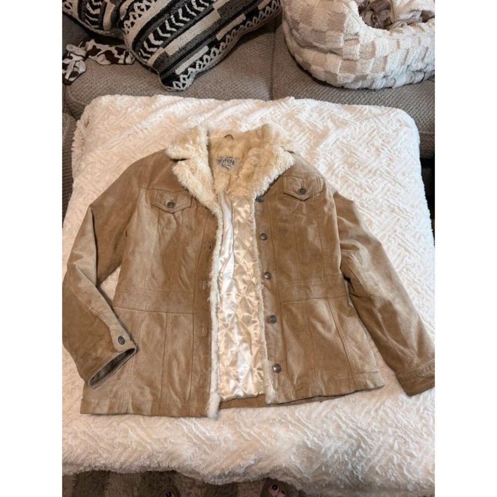 Vintage 90’s  Wilsons Leather Maxima Suede Jacket Faux Fur Trim Tan Sherpa